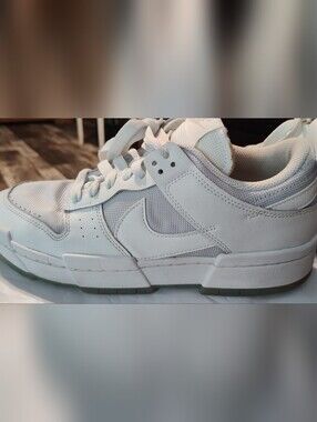 Nike Women's Photon Dust Size 10.5. VGUC.  Clean.